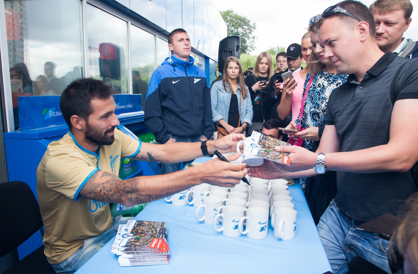 Автограф-сессия Данни на АЗС «Газпромнефть»
