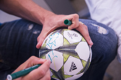 90 добрых дел: нападающий «Зенита» Артем Дзюба посетил Детскую больницу им. К.А. Раухфуса