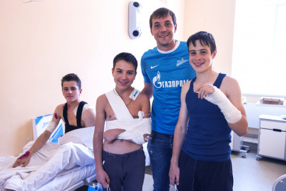 90 добрых дел: нападающий «Зенита» Артем Дзюба посетил Детскую больницу им. К.А. Раухфуса