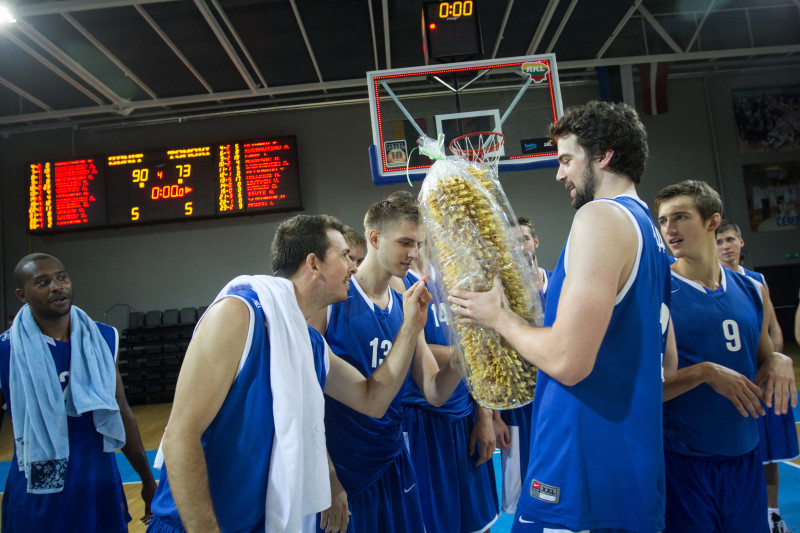 Международный товарищеский турнир «One Team Cup-2015». Финал. Баскетбольный матч БК «Зенит» — БК «Цмоки-Минск»