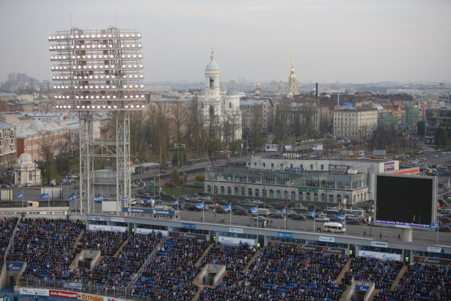 Вид большой арены стадиона Петровский
