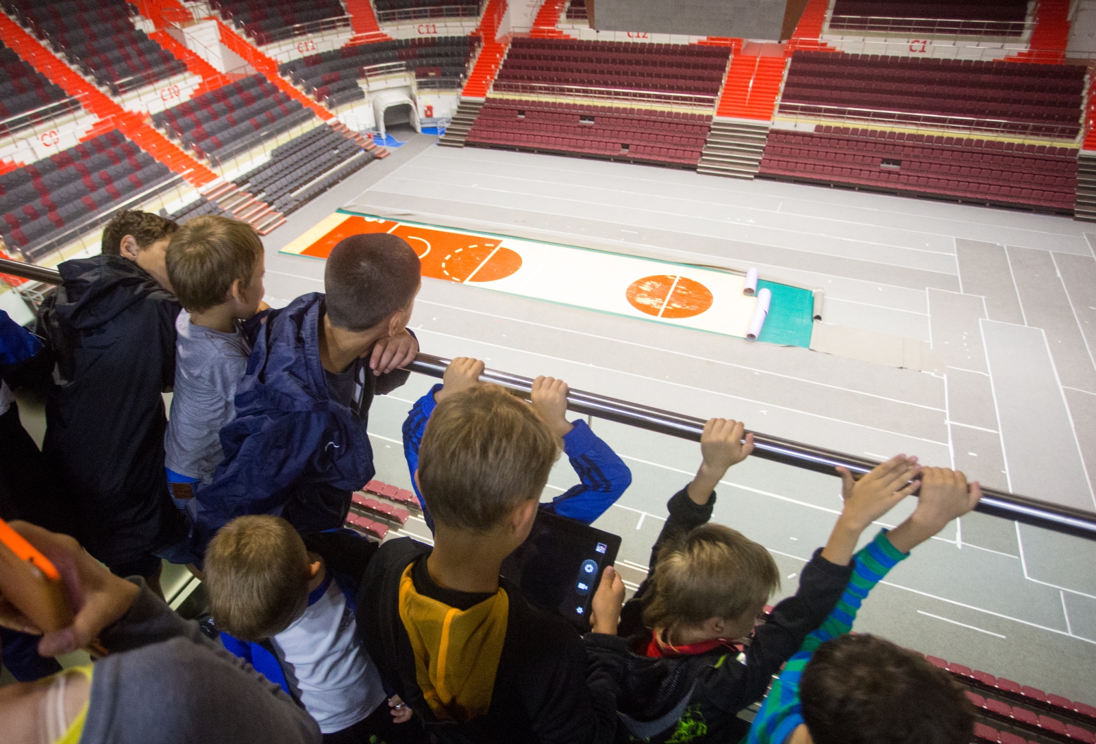 Экскурсия для воспитанников летнего лагеря Академии на новый стадион и «Сибур Арену»