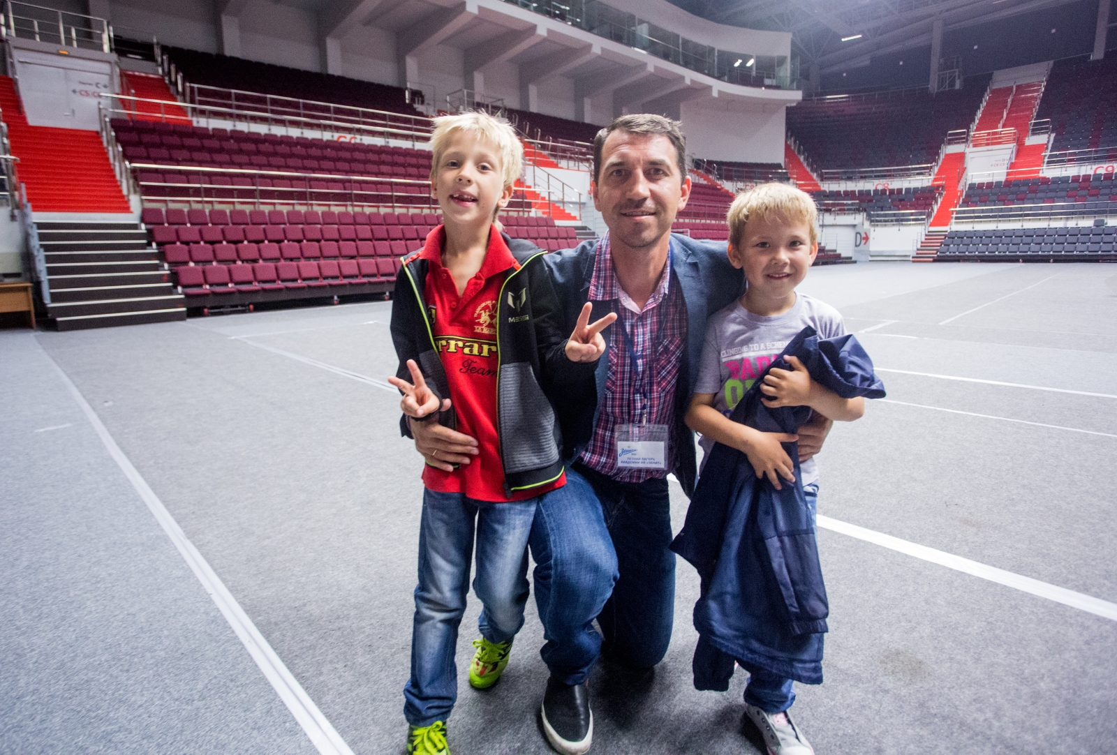 Экскурсия для воспитанников летнего лагеря Академии на новый стадион и «Сибур Арену»