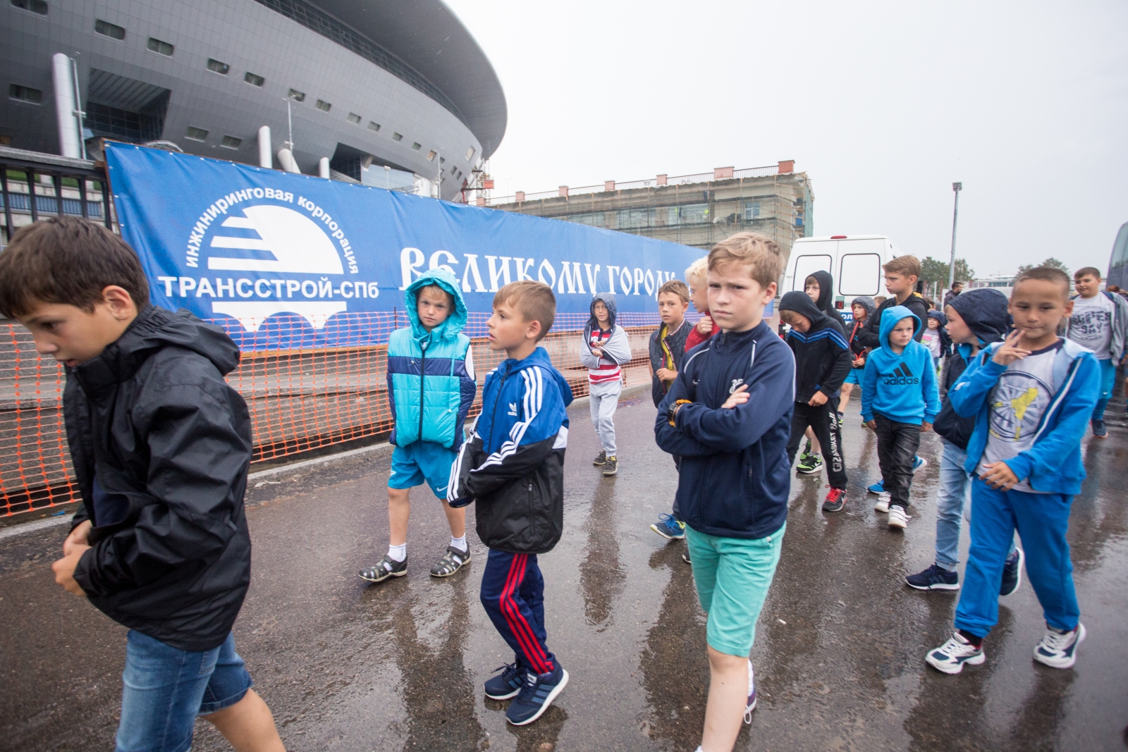 Экскурсия для воспитанников летнего лагеря Академии на новый стадион и «Сибур Арену»