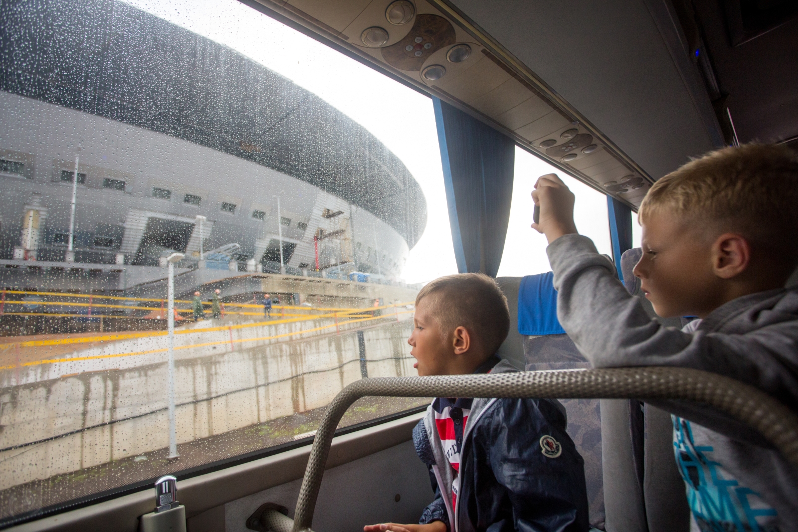Экскурсия для воспитанников летнего лагеря Академии на новый стадион и «Сибур Арену»