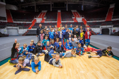 Экскурсия для воспитанников летнего лагеря Академии на новый стадион и «Сибур Арену»