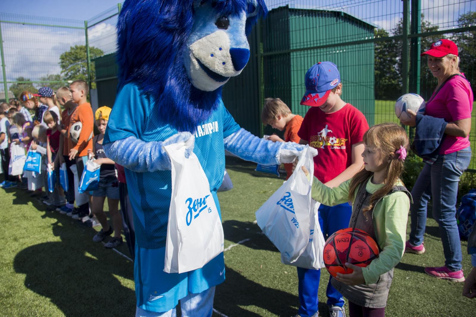 Синегривый Лев посетил Cоциально-реабилитационный центр в Гдове