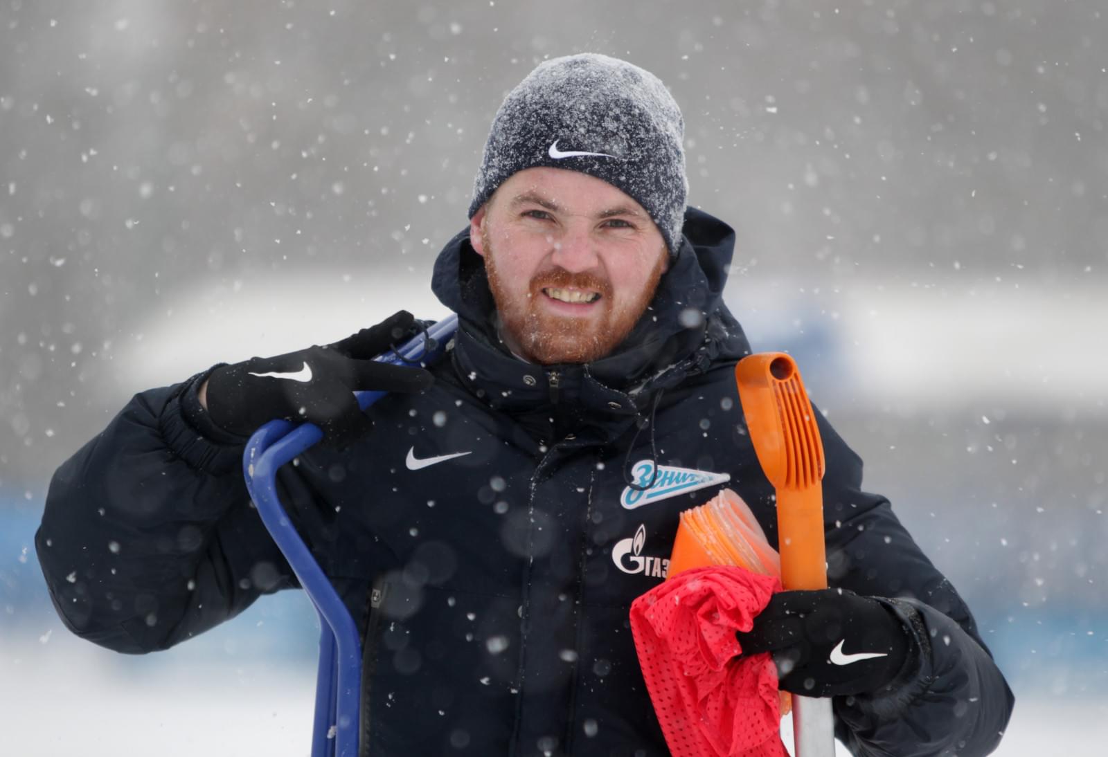 Тренировка «Зенита»-м в Академии во время снегопада