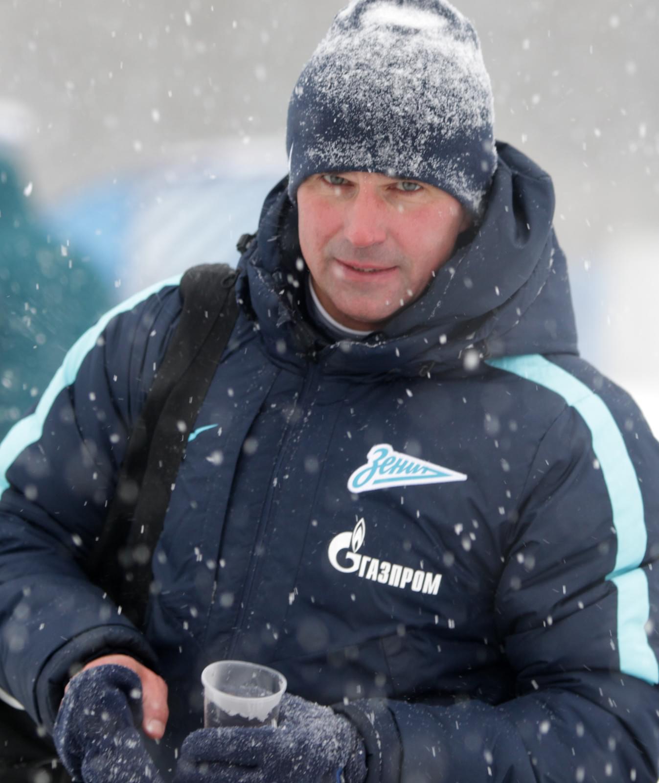 Тренировка «Зенита»-м в Академии во время снегопада