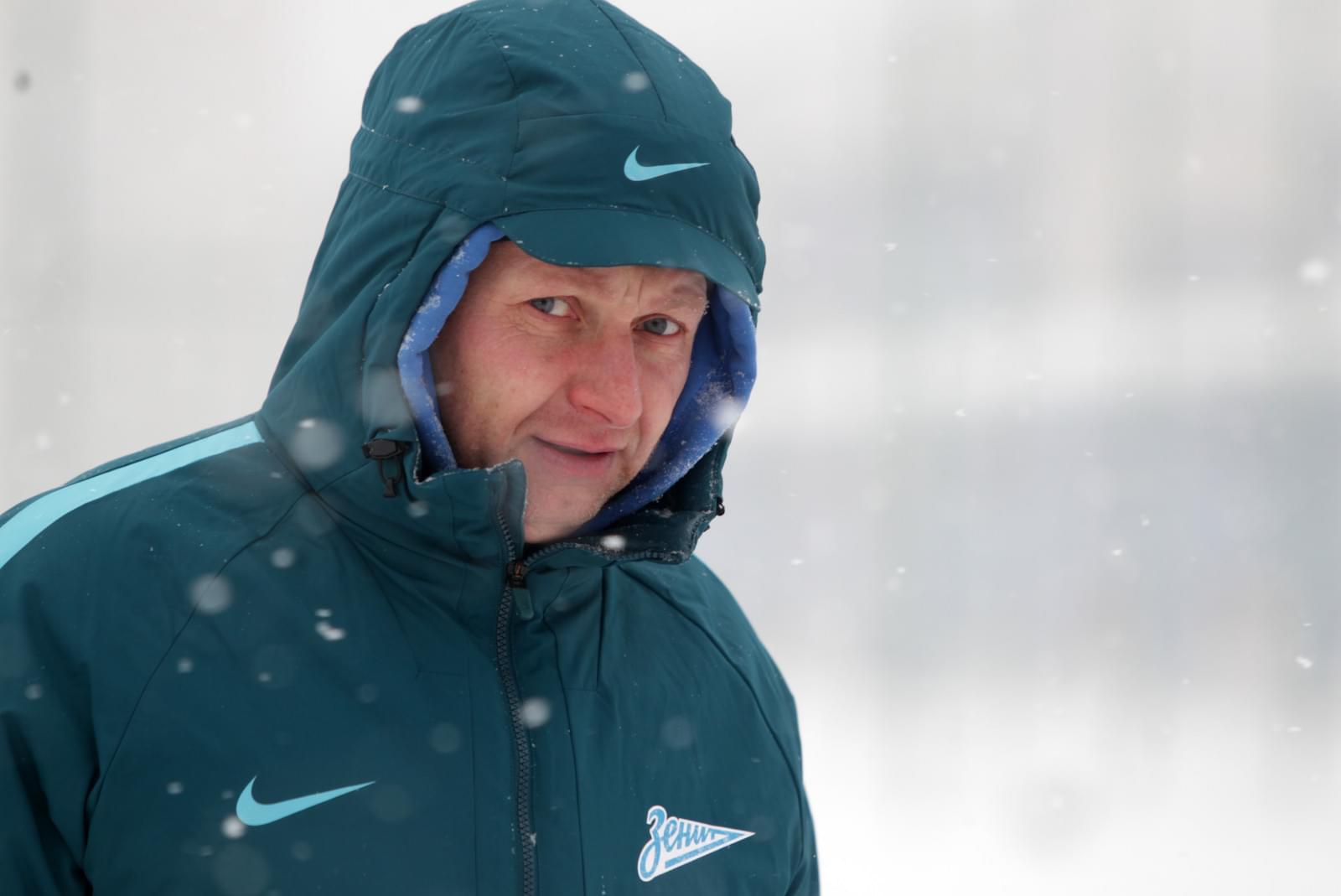 Тренировка «Зенита»-м в Академии во время снегопада