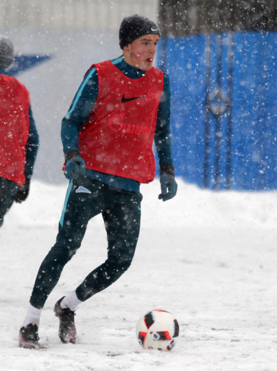 Тренировка «Зенита»-м в Академии во время снегопада