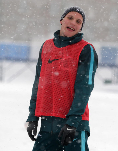 Тренировка «Зенита»-м в Академии во время снегопада