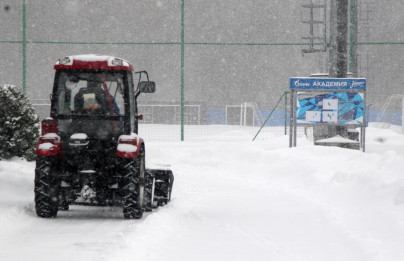 Тренировка «Зенита»-м в Академии во время снегопада