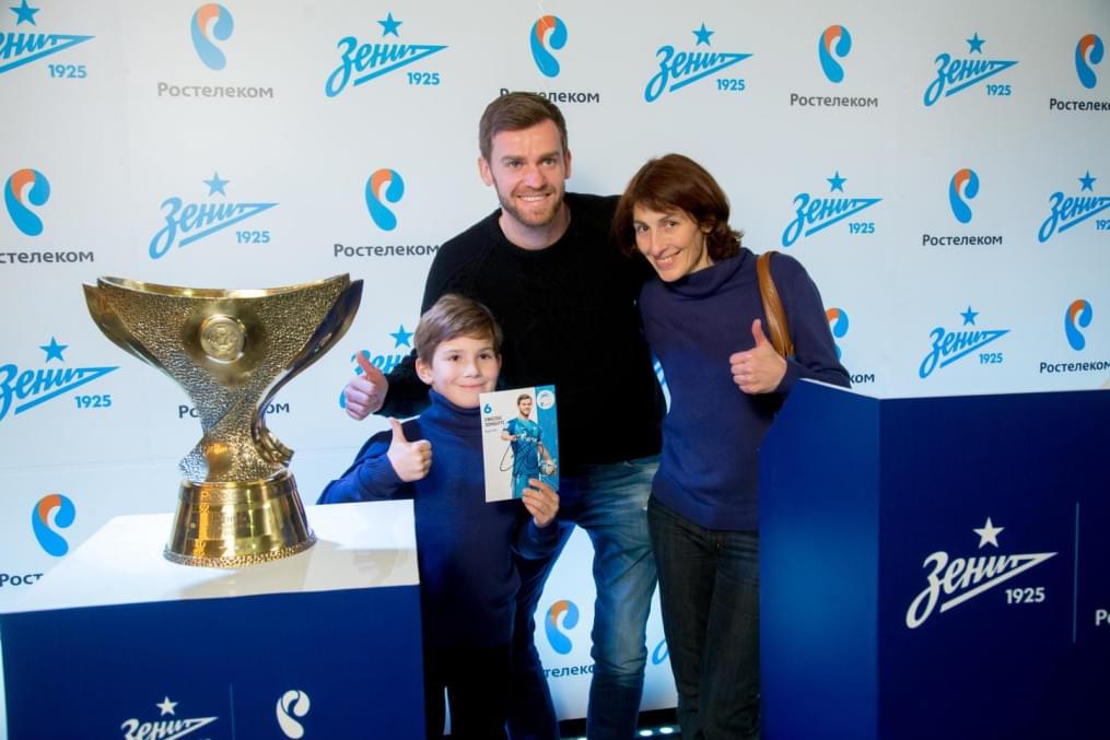 Автограф-сессия защитника «Зенита» Николаса Ломбертса
