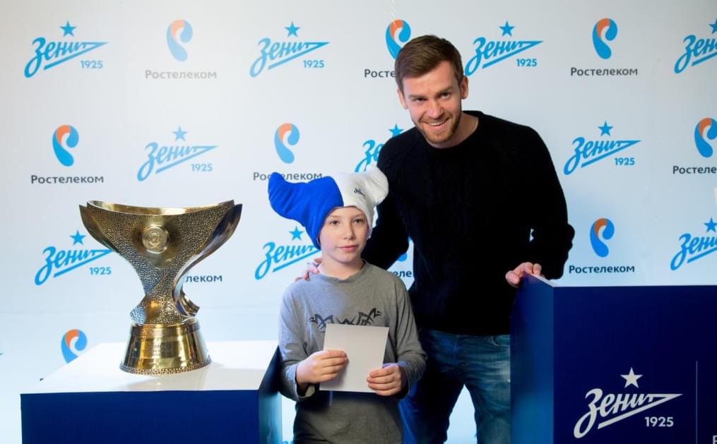 Автограф-сессия защитника «Зенита» Николаса Ломбертса