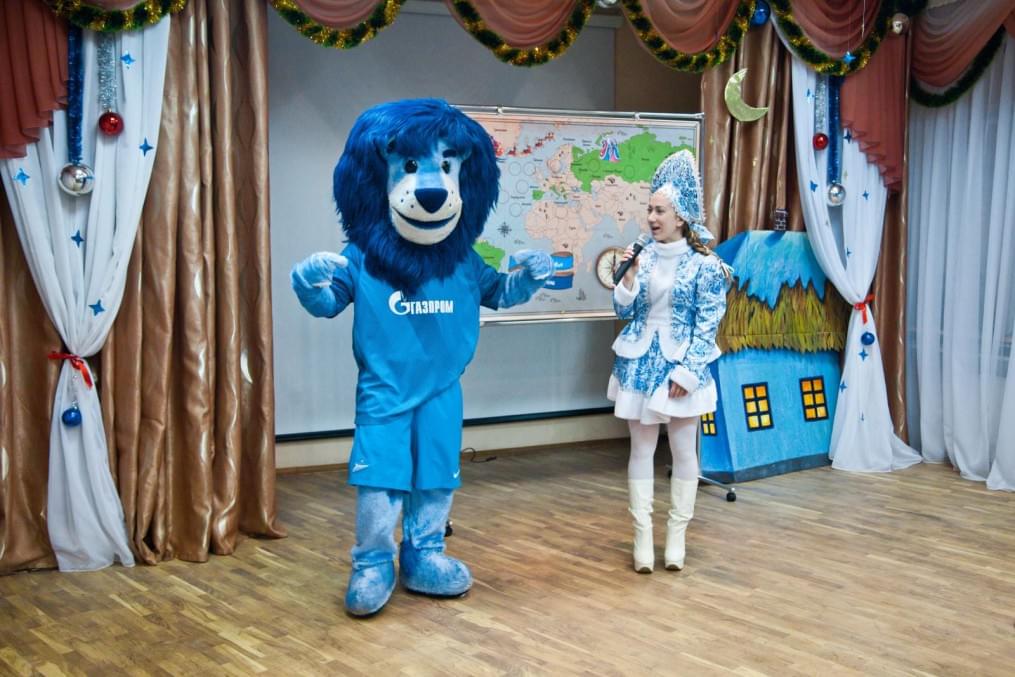 Клуб Добрых Дел: Аксель Витсель принимает участие в программе «Новогодний рейс»