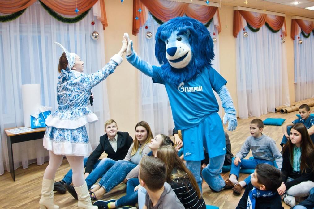 Клуб Добрых Дел: Аксель Витсель принимает участие в программе «Новогодний рейс»