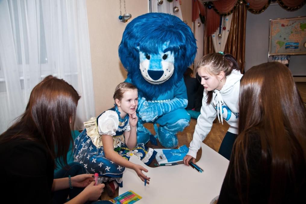 Клуб Добрых Дел: Аксель Витсель принимает участие в программе «Новогодний рейс»