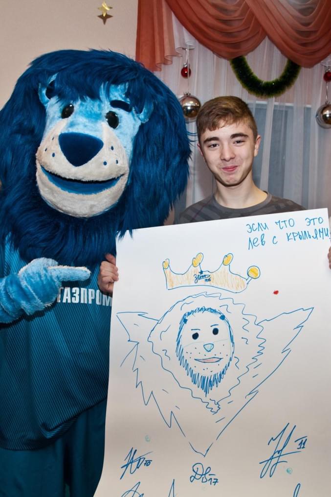 Клуб Добрых Дел: Аксель Витсель принимает участие в программе «Новогодний рейс»