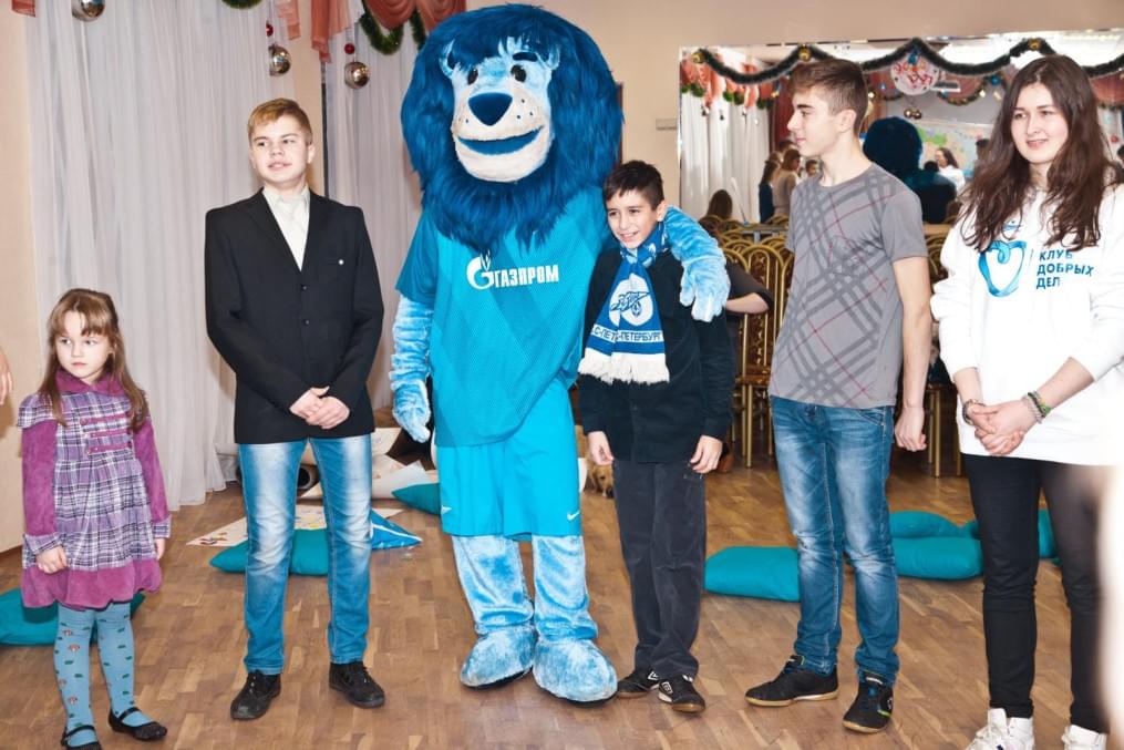 Клуб Добрых Дел: Аксель Витсель принимает участие в программе «Новогодний рейс»