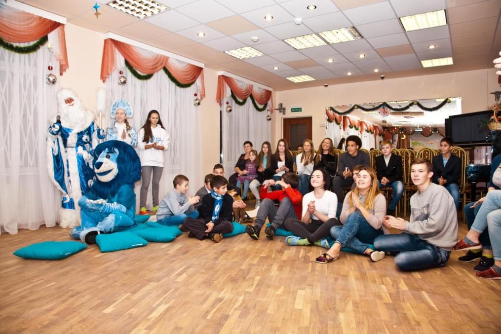 Клуб Добрых Дел: Аксель Витсель принимает участие в программе «Новогодний рейс»