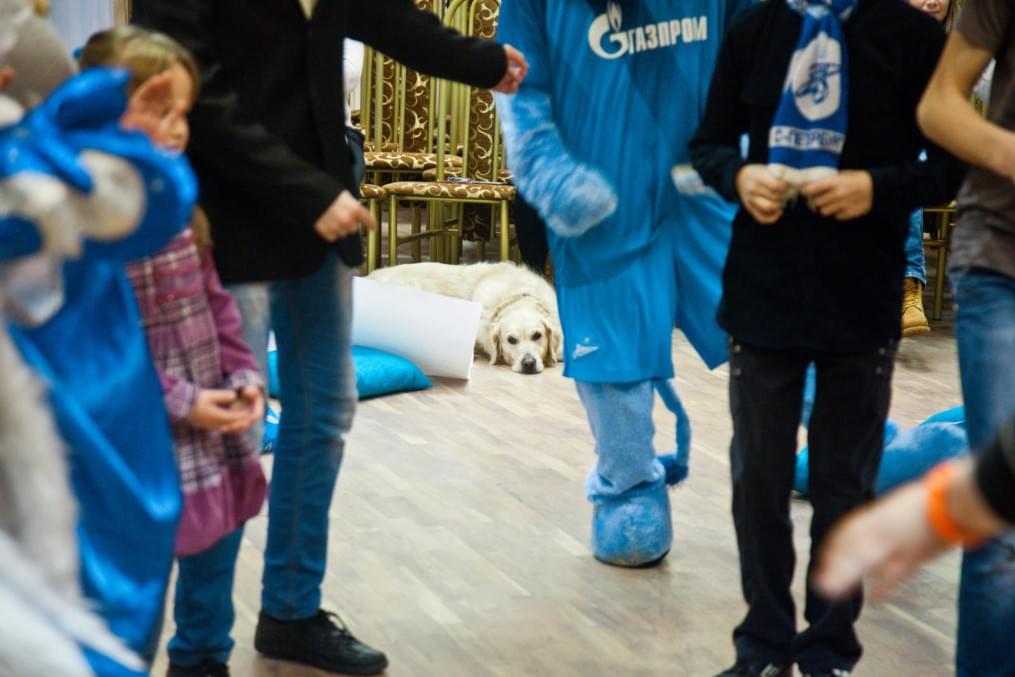 Клуб Добрых Дел: Аксель Витсель принимает участие в программе «Новогодний рейс»