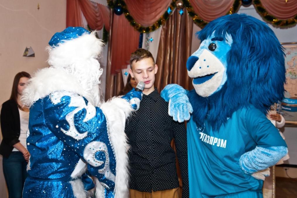 Клуб Добрых Дел: Аксель Витсель принимает участие в программе «Новогодний рейс»