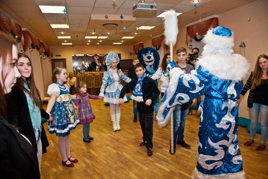 Клуб Добрых Дел: Аксель Витсель принимает участие в программе «Новогодний рейс»