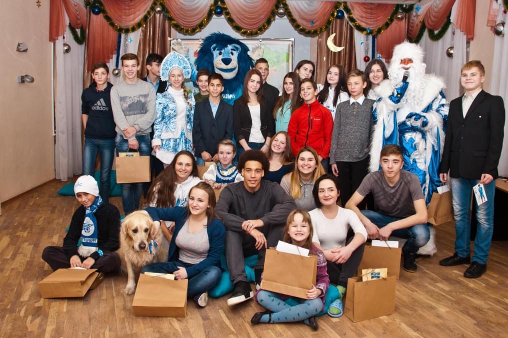 Клуб Добрых Дел: Аксель Витсель принимает участие в программе «Новогодний рейс»