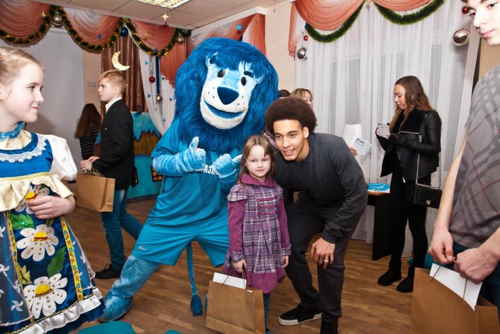 Клуб Добрых Дел: Аксель Витсель принимает участие в программе «Новогодний рейс»