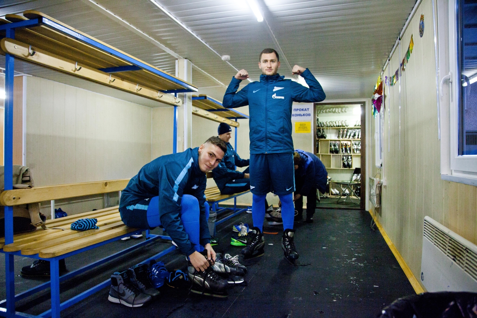 Тренировка «Зенита»-2 на коньках