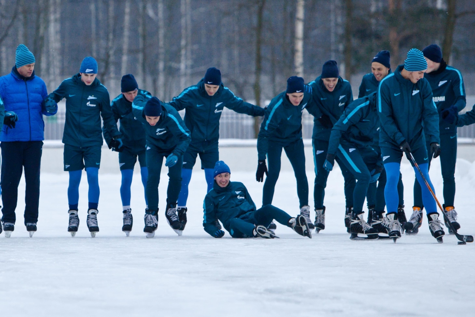 Тренировка «Зенита»-2 на коньках