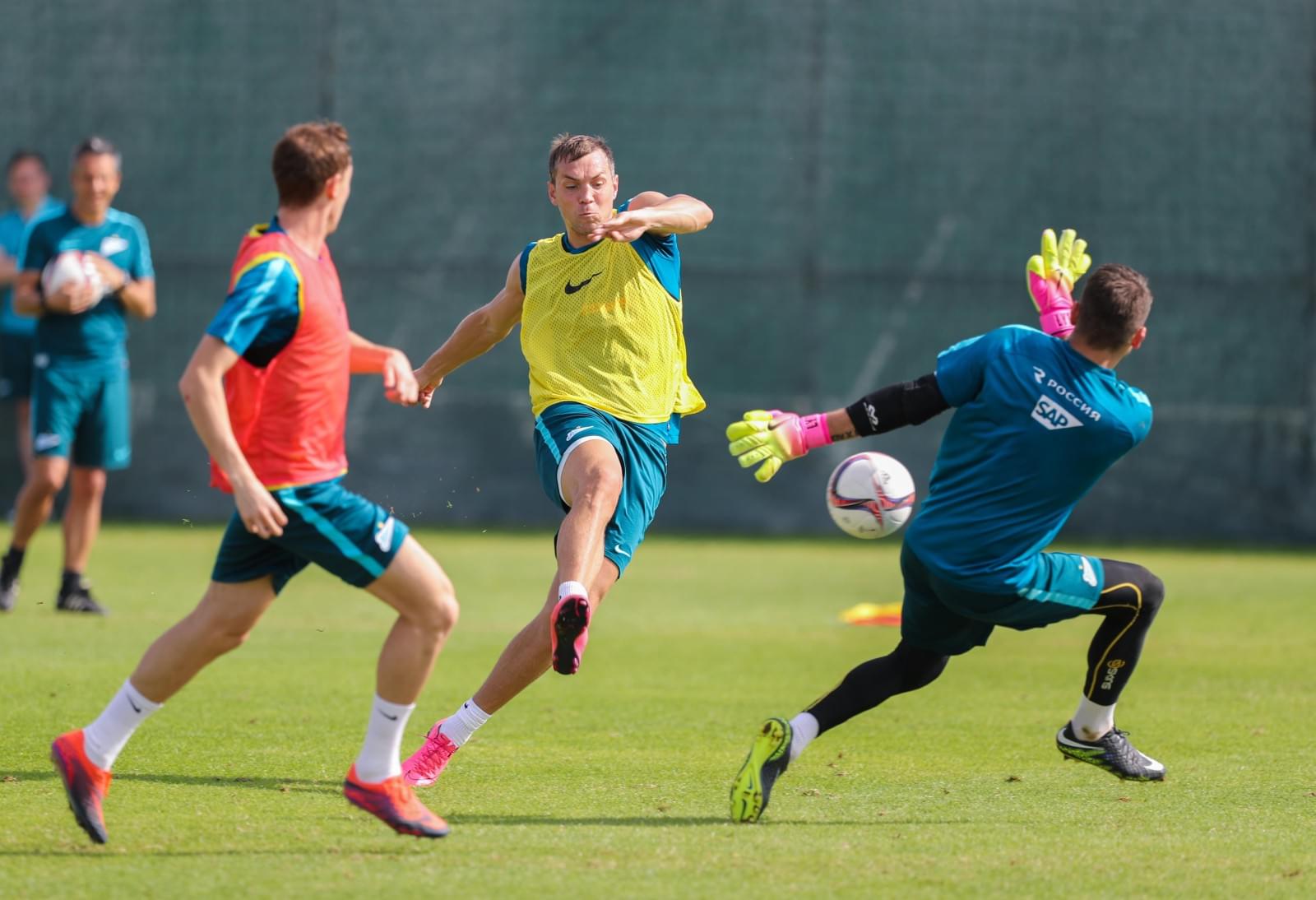 «Газпром»-тренировочные сборы в Дубае: 16 января, утренняя тренировка