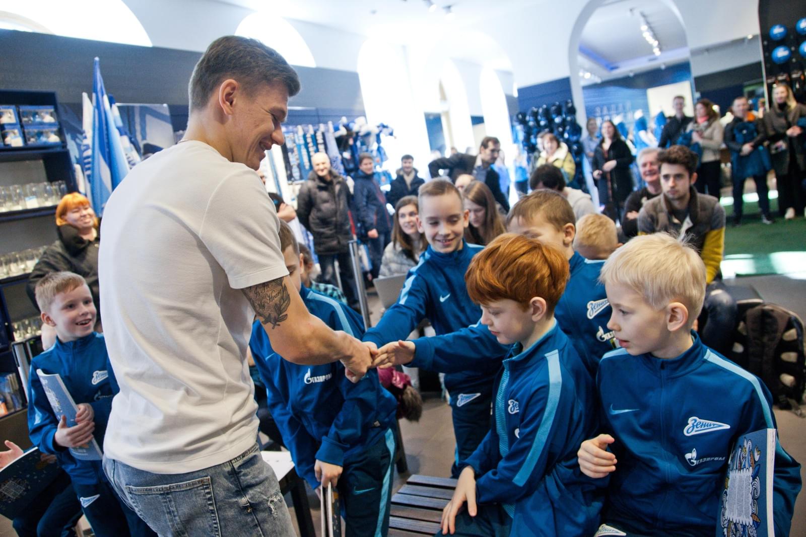 Презентация книжки-расскраски благотворительного фонда зенитовцев Play and Help