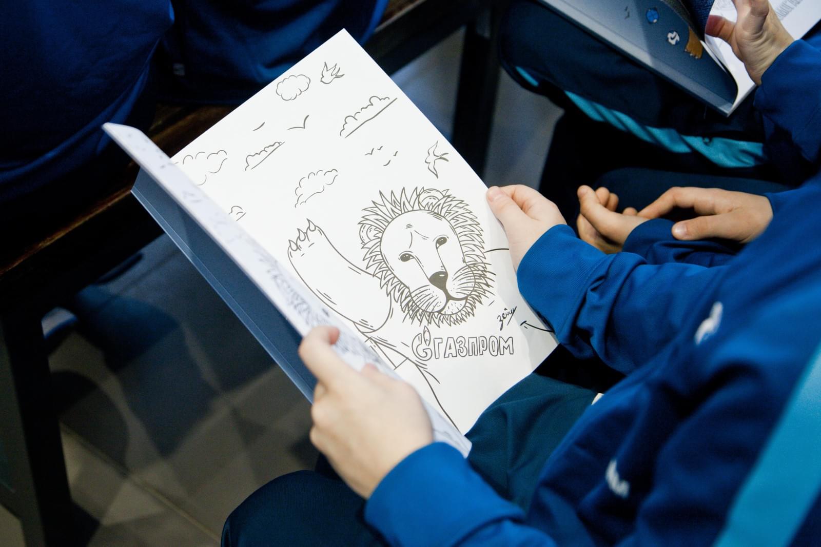 Презентация книжки-расскраски благотворительного фонда зенитовцев Play and Help