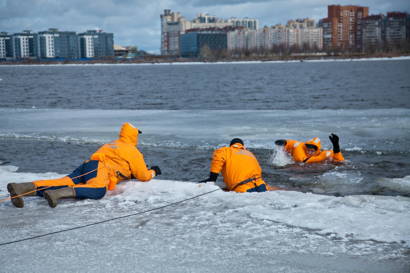 «Давай-давай!»: Владислав Радимов стал спасателем МЧС, чтобы помочь Ване Ганичеву