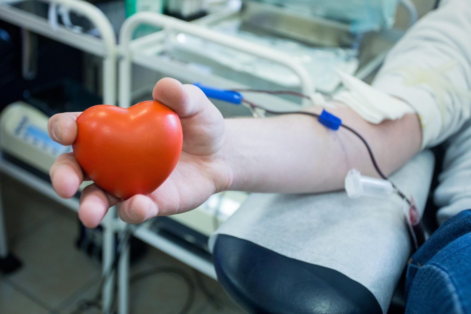 «Марафон добра»: болельщики-студенты проводят «День донора»