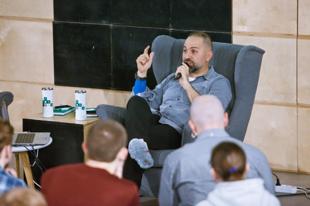 «Школа спортивной журналистики»: Таш Саркисян провел первую лекцию совместного проекта футбольного клуба «Зенит» и компании «МегаФон»