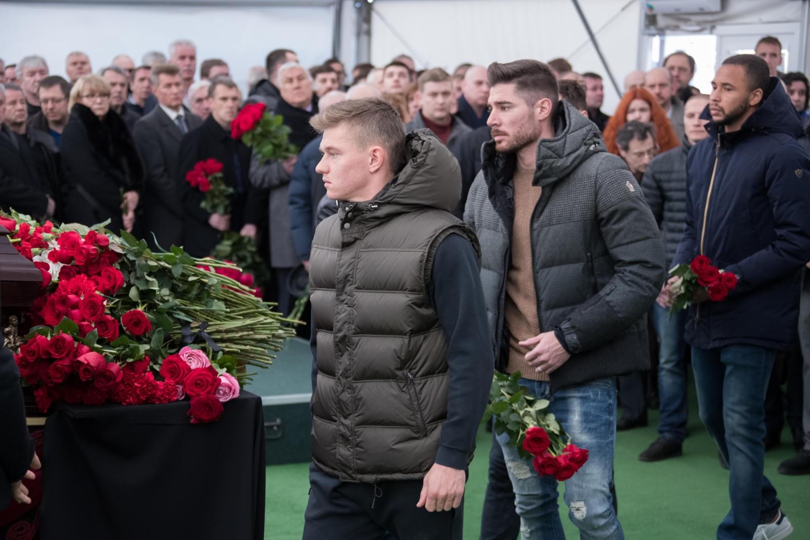 Церемония прощания с Владимиром Казаченком на стадионе «Петровский»