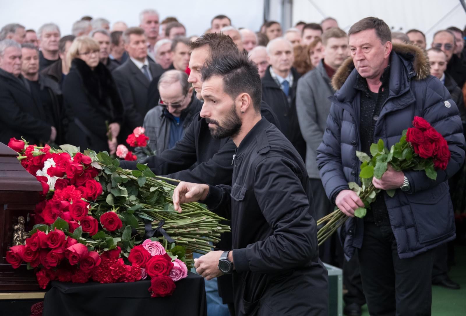 Церемония прощания с Владимиром Казаченком на стадионе «Петровский»