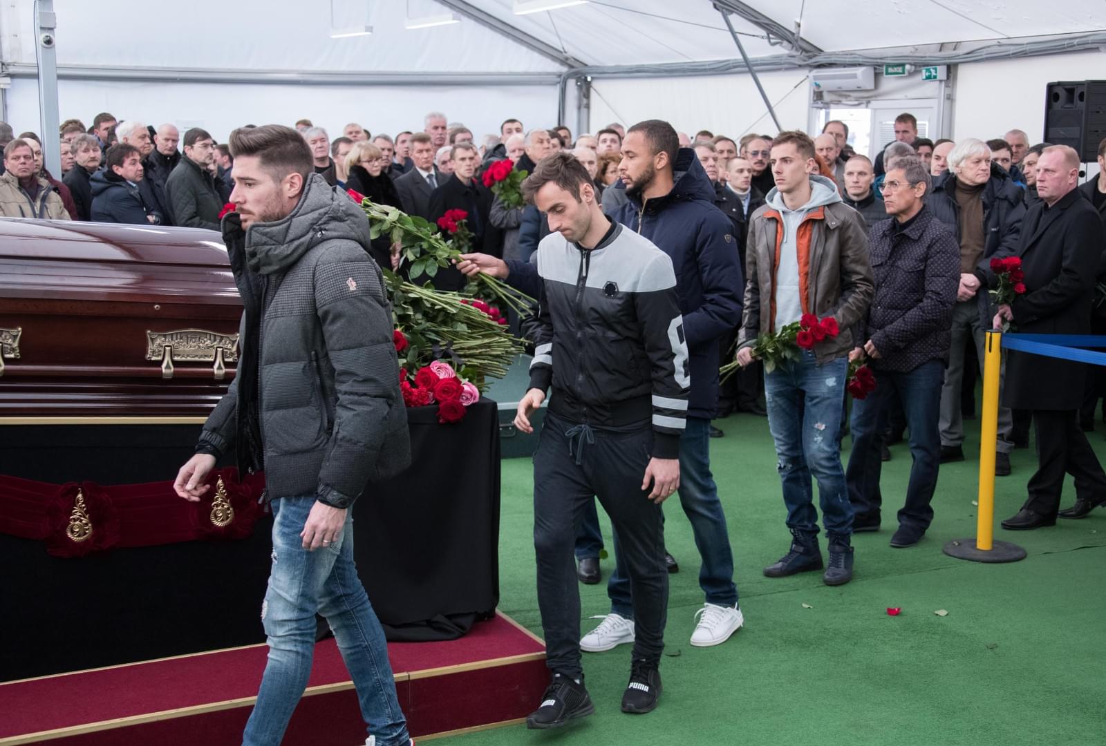 Церемония прощания с Владимиром Казаченком на стадионе «Петровский»