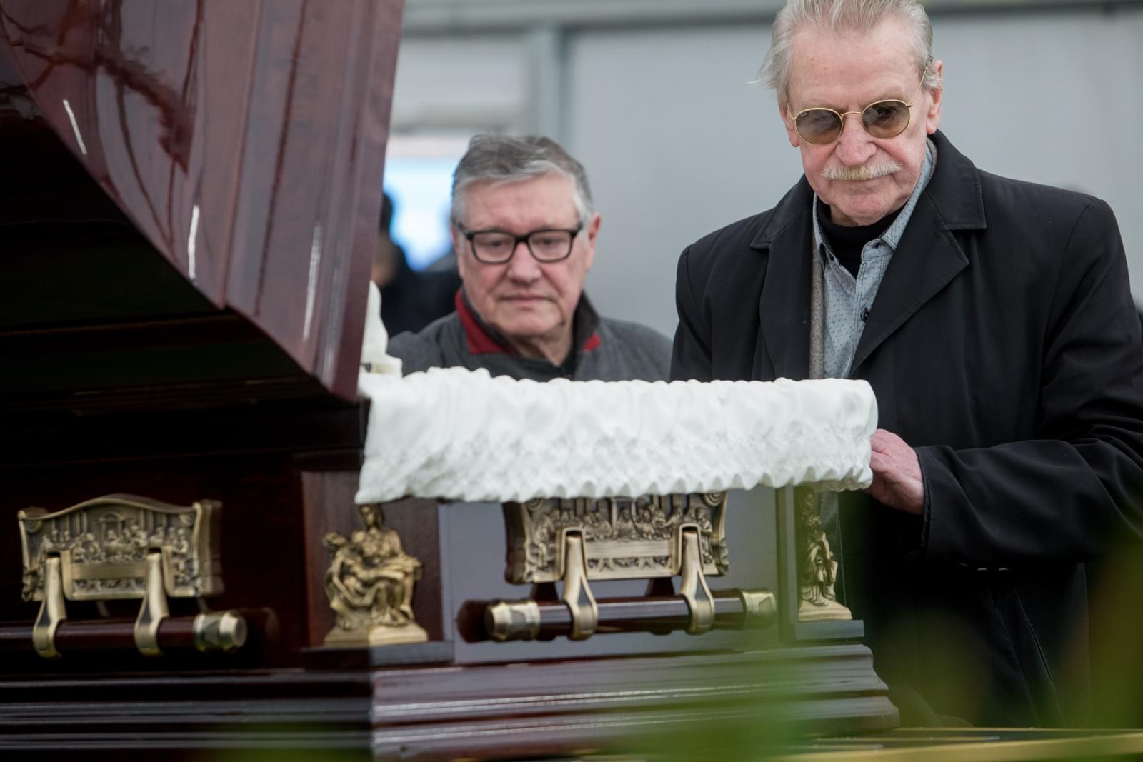 Церемония прощания с Владимиром Казаченком на стадионе «Петровский»