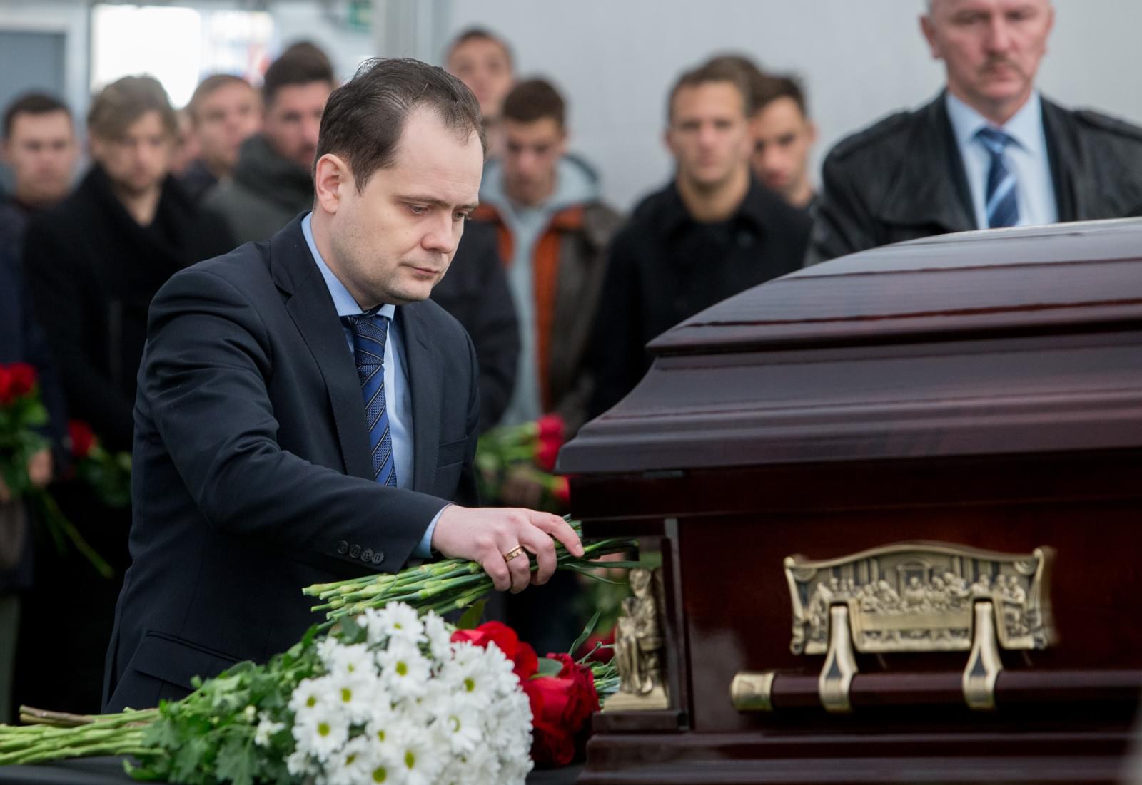 Церемония прощания с Владимиром Казаченком на стадионе «Петровский»