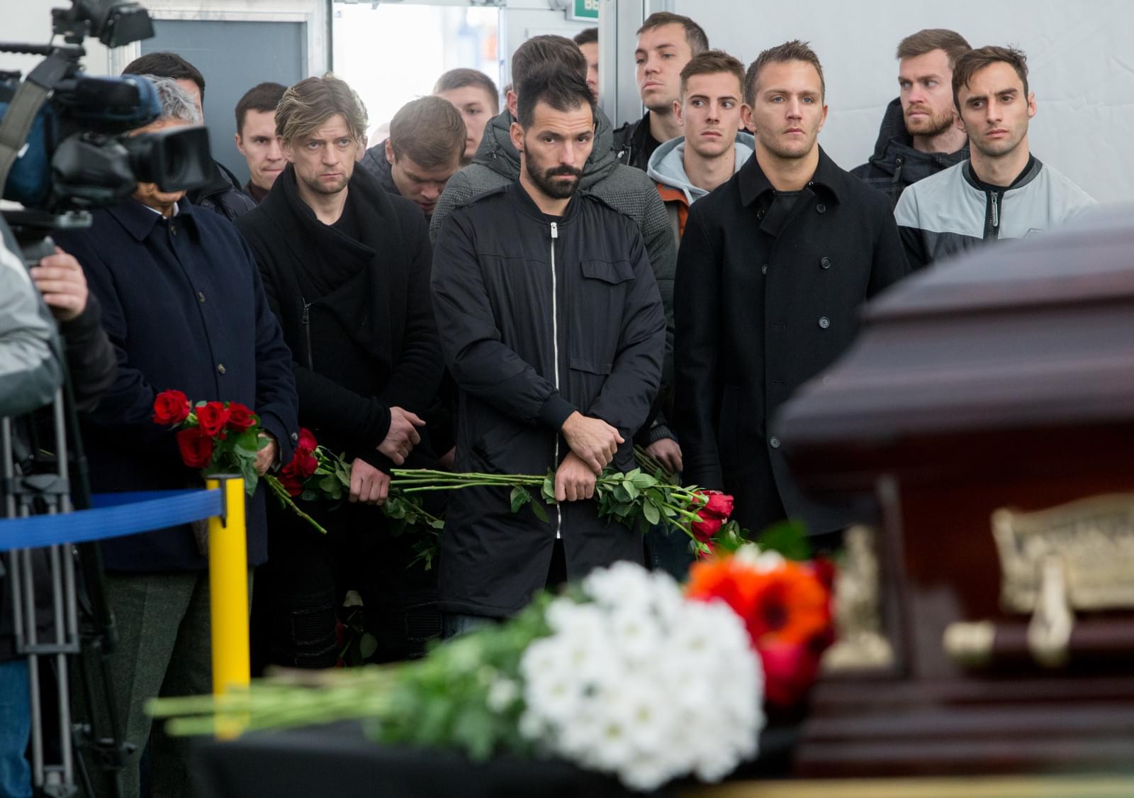 Церемония прощания с Владимиром Казаченком на стадионе «Петровский»