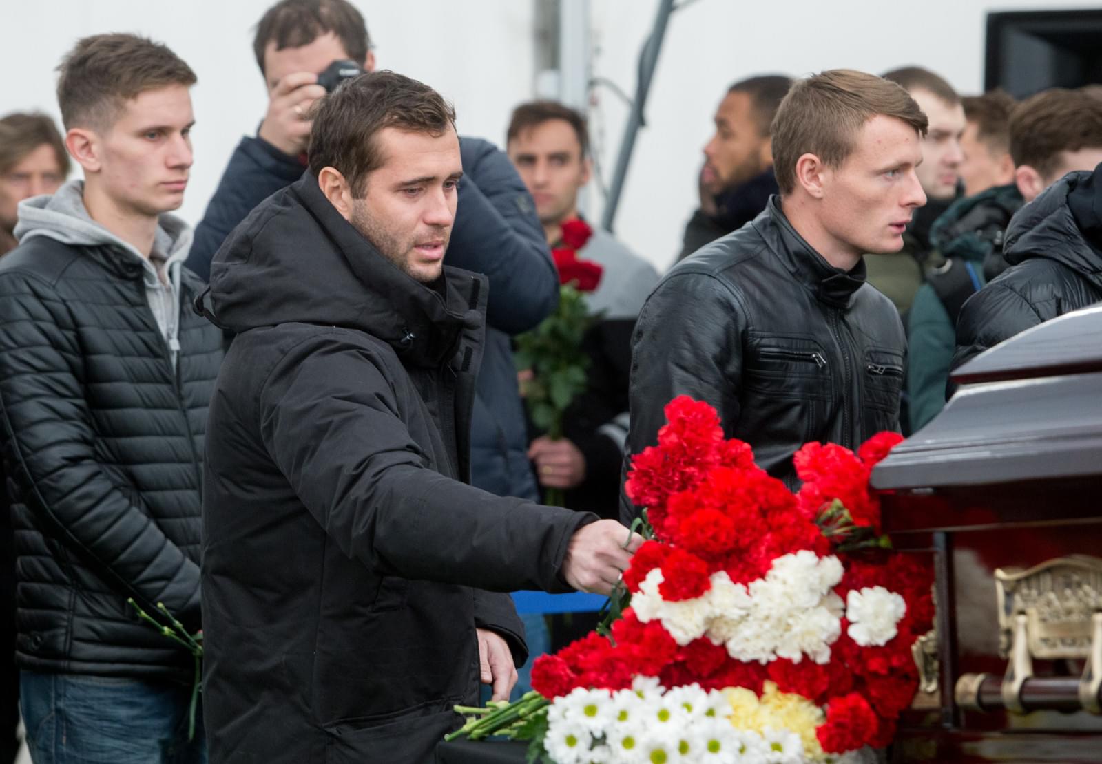 Церемония прощания с Владимиром Казаченком на стадионе «Петровский»