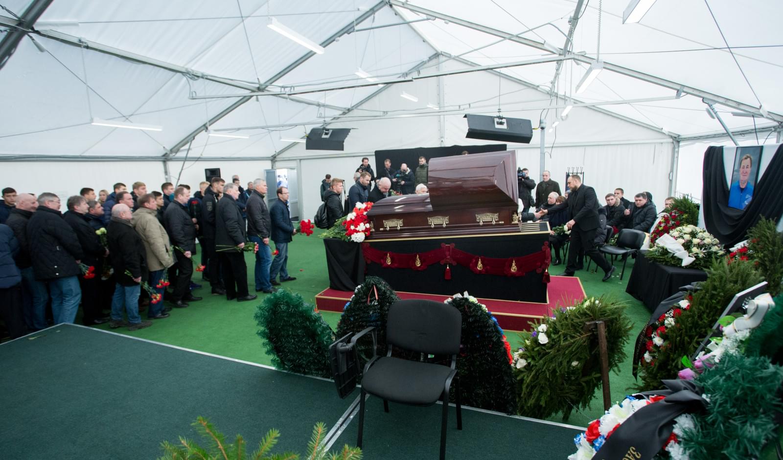 Церемония прощания с Владимиром Казаченком на стадионе «Петровский»