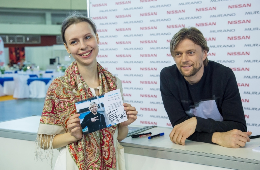 Автограф-сессия Анатолия Тимощука на выставке «Мир Автомобиля»