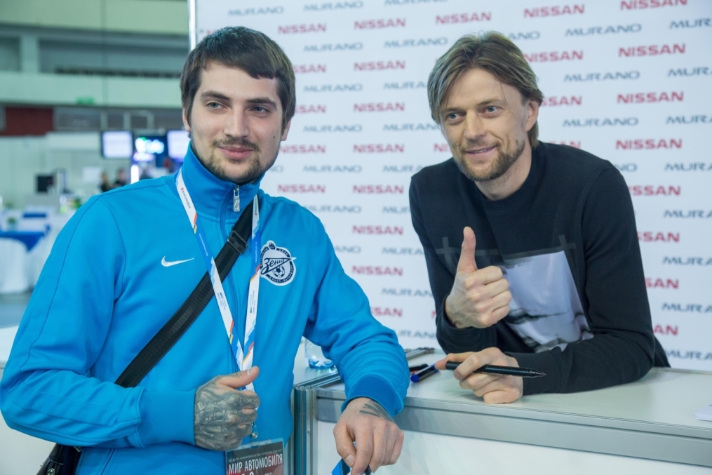 Автограф-сессия Анатолия Тимощука на выставке «Мир Автомобиля»