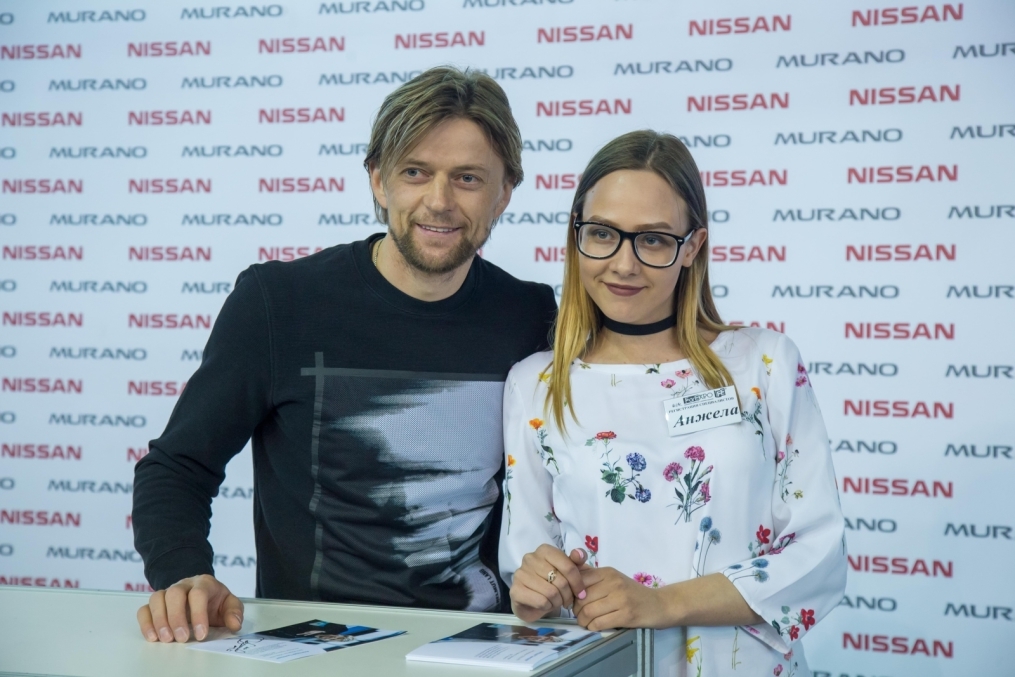 Автограф-сессия Анатолия Тимощука на выставке «Мир Автомобиля»