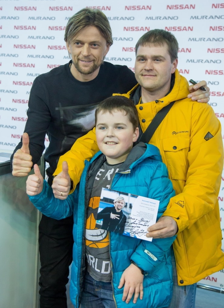 Автограф-сессия Анатолия Тимощука на выставке «Мир Автомобиля»